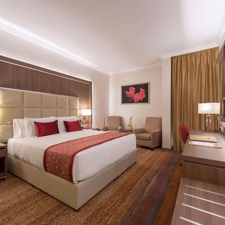 Hotel Ramada By Wyndham Continental Dschidda Exterior foto