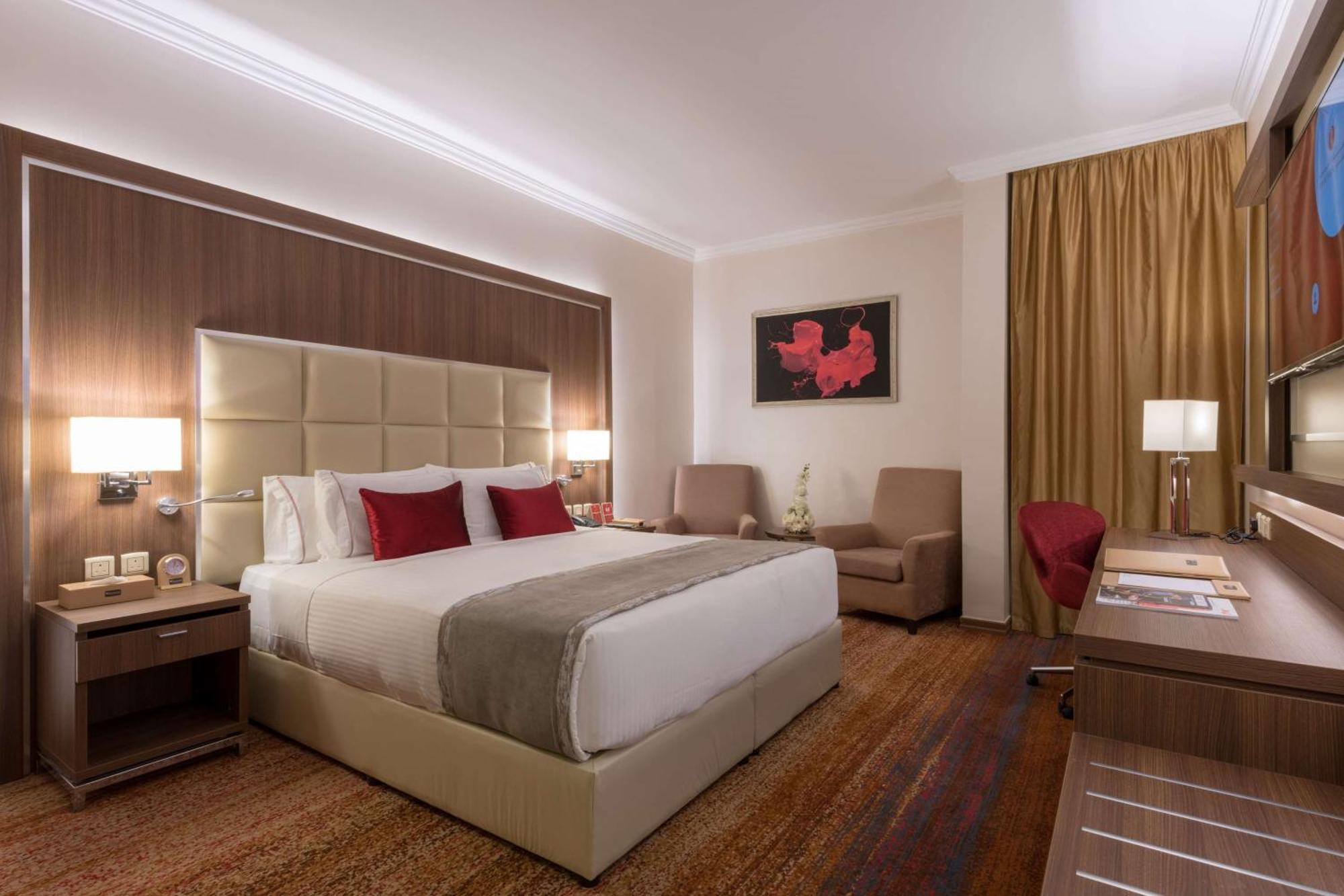 Hotel Ramada By Wyndham Continental Dschidda Exterior foto